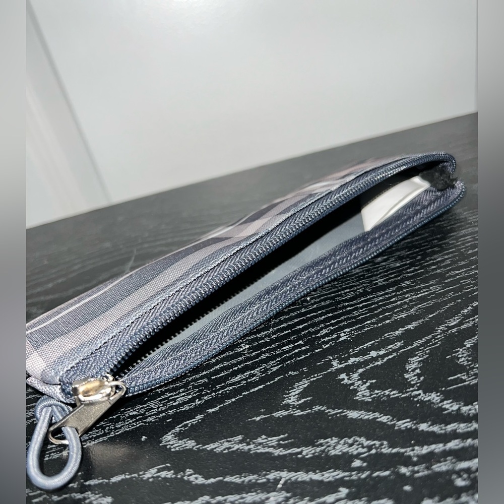 Compact Miscellaneous Pouch - Picture 3 of 4